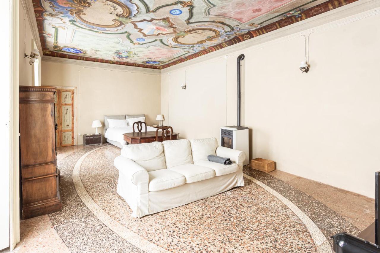 شقة Palazzo Mia By Icasamia It Castello Cabiaglio المظهر الخارجي الصورة
