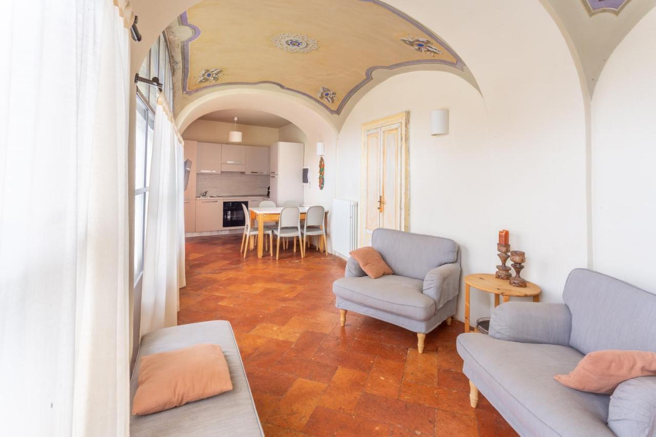 شقة Palazzo Mia By Icasamia It Castello Cabiaglio المظهر الخارجي الصورة
