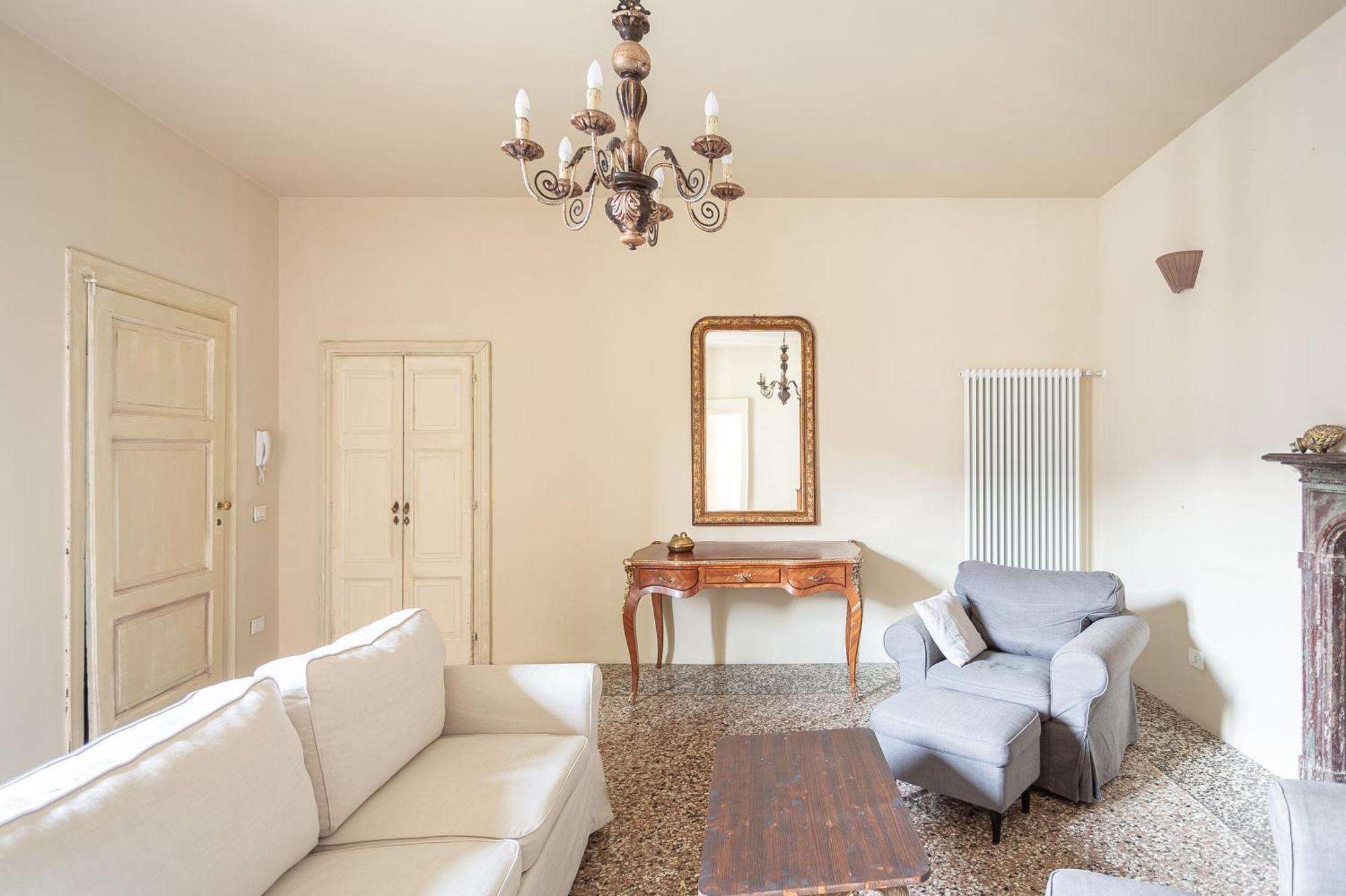 شقة Palazzo Mia By Icasamia It Castello Cabiaglio الغرفة الصورة